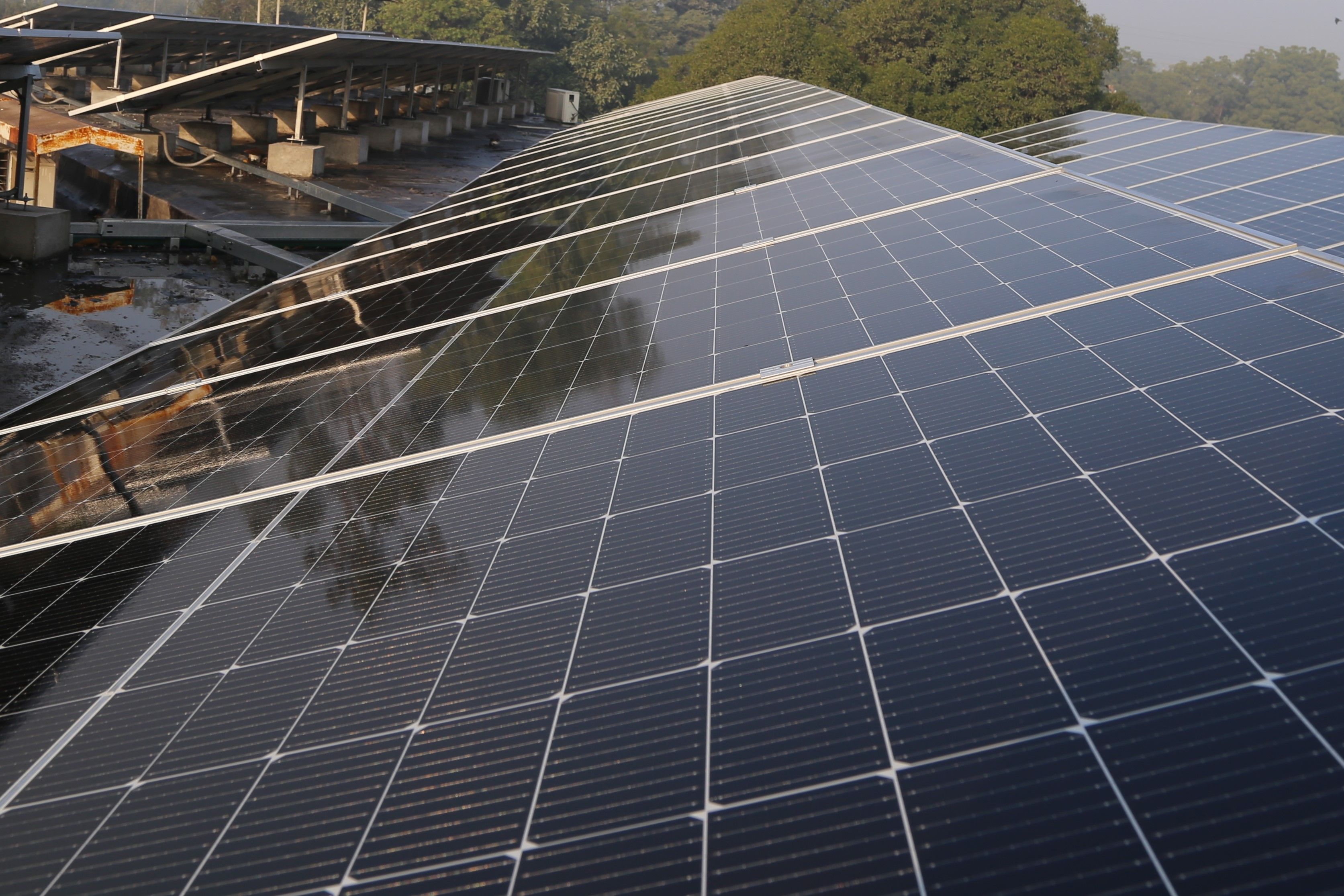 How to Clean Solar Panels Safely (Without Cracking Them)