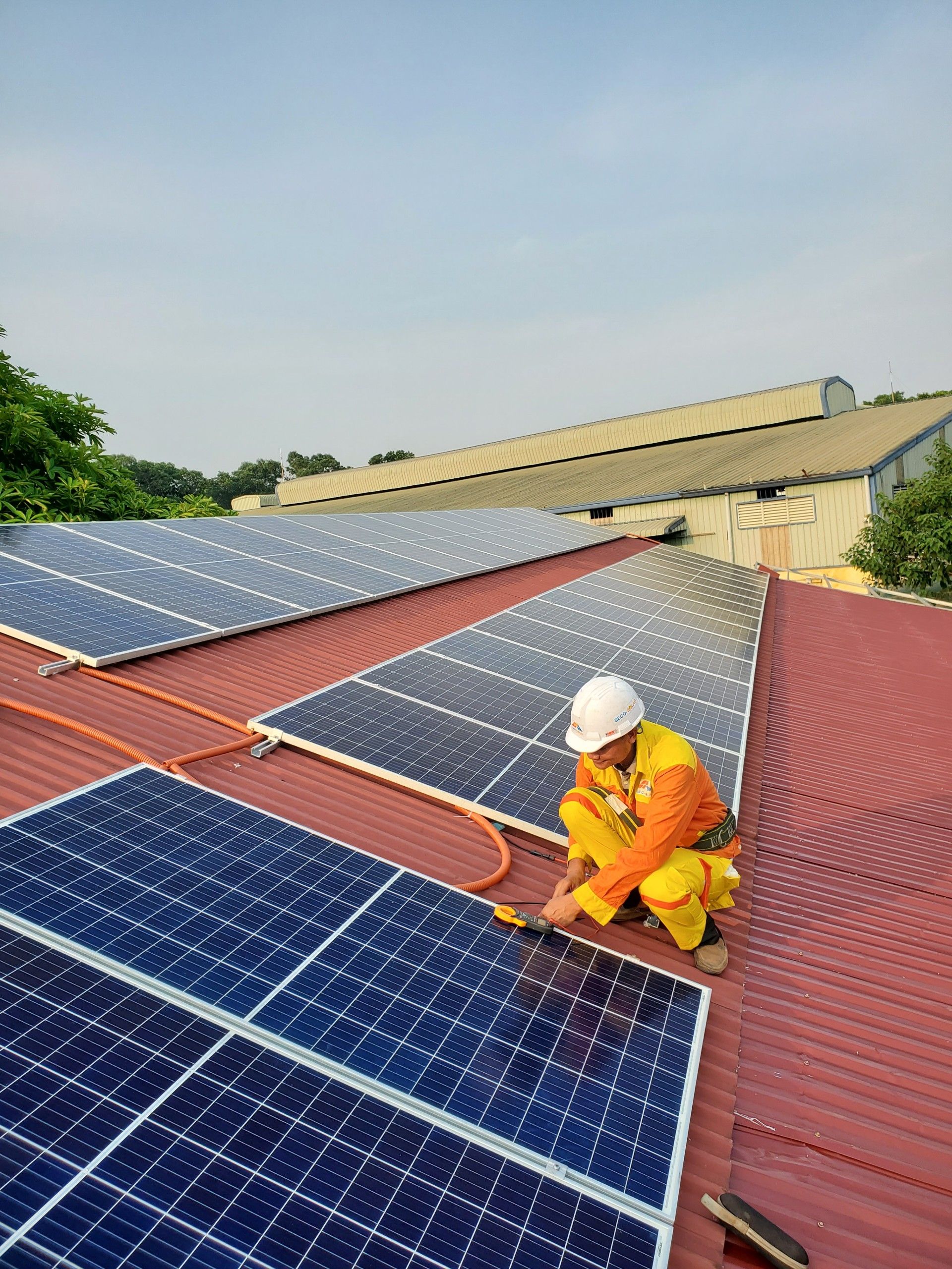 Hybrid Solar System Cost in Pakistan (2026): With Tubular & Lithium Batteries