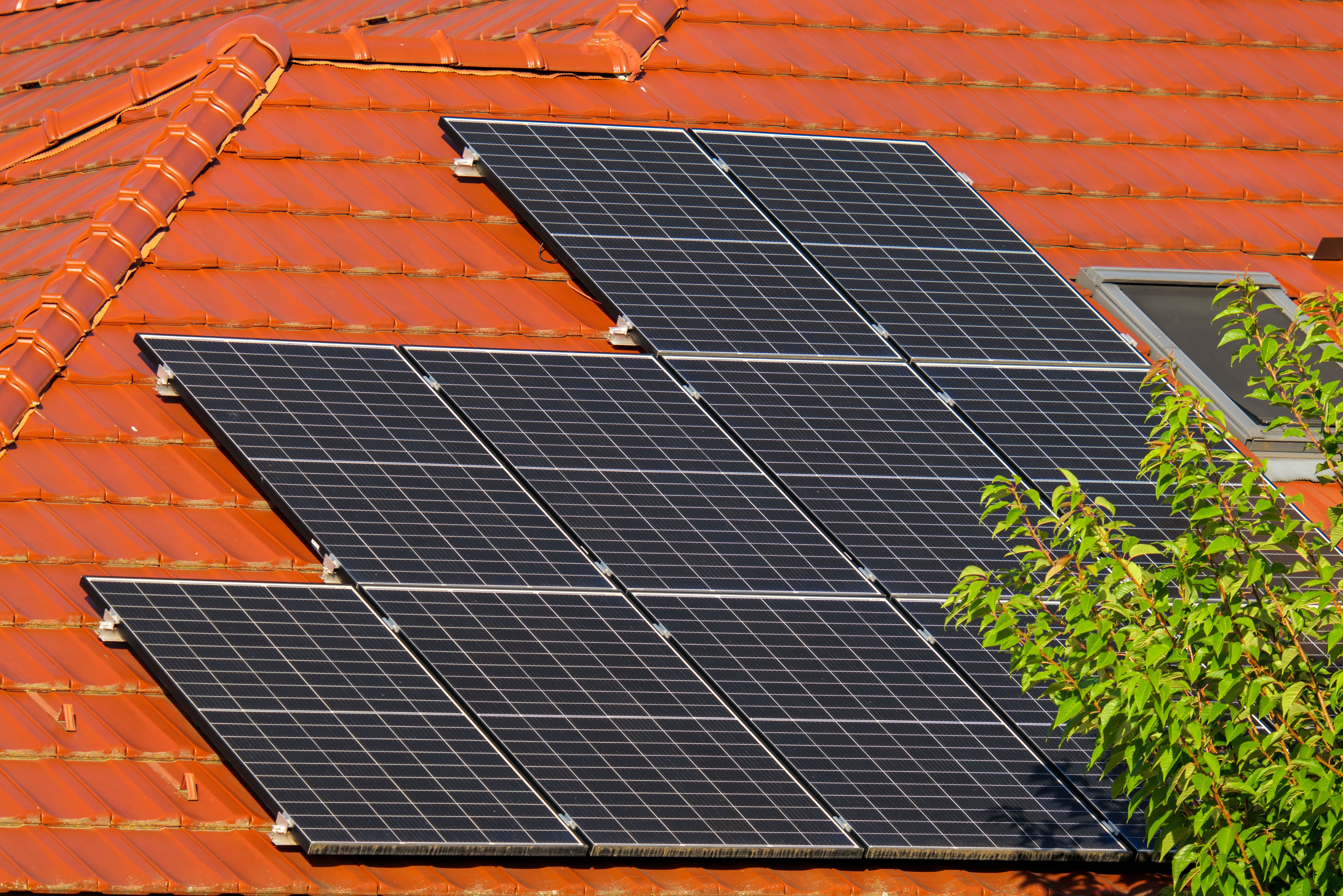 What is the Difference Between Mono and Poly Solar Panels?